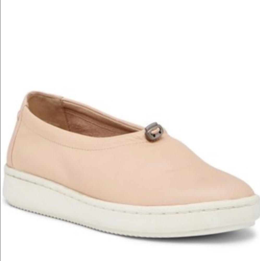 EILEEN FISHER nude Sydney Pull-Tab Leather Sneaker